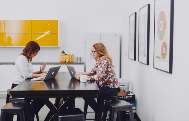 Contrat tripartite entreprise-coach-coaché : guide et modèle de clauses