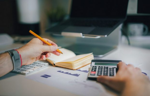 Tarifs horaires vs forfaits coach thérapeute : que dit la loi ?