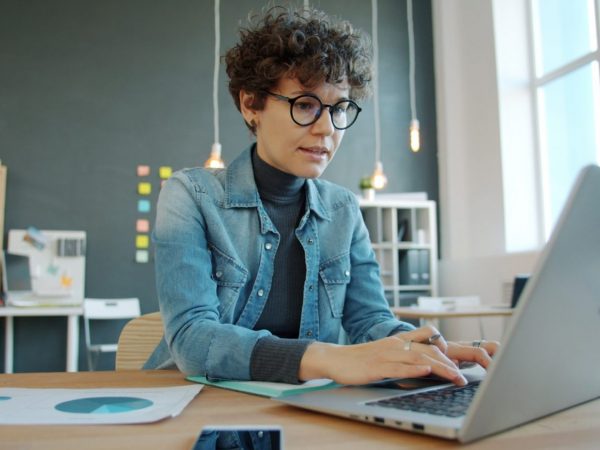 Coach, praticien du bien-être, thérapeute : quelle différence juridique ?