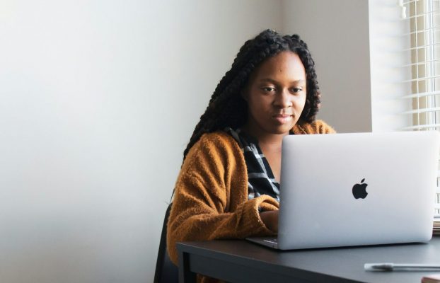 Site internet légal pour coach et thérapeute : les 3 documents obligatoires