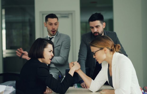 Client qui reproche un manque de résultats : quels risques pour un coach ou un thérapeute ?
